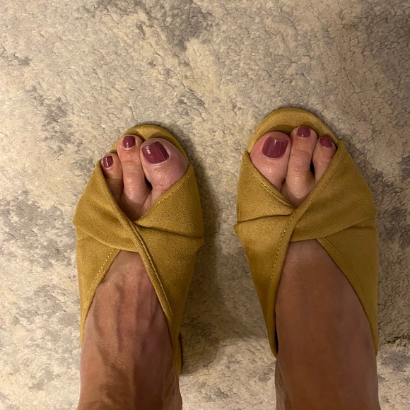 Cabi Suede Mules Size 7.5 Midas - Picture 3 of 4